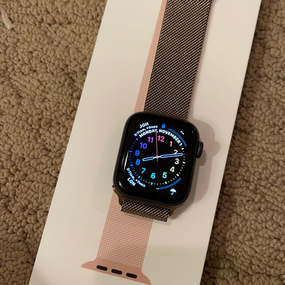 Apple Watch series 5 - GPS & Cellular